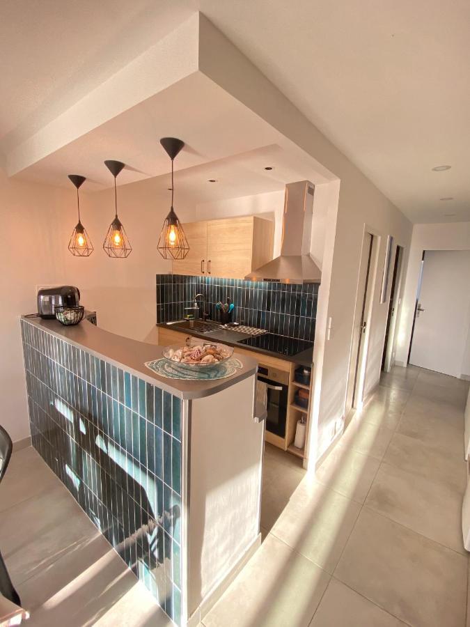 Somptueux Appartement Renove En Bord De Mer Сикс-Фор-ле-Плаж Екстериор снимка