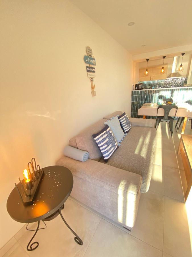 Somptueux Appartement Renove En Bord De Mer Сикс-Фор-ле-Плаж Екстериор снимка