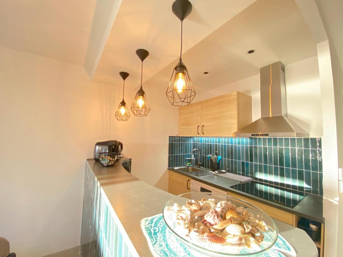 Somptueux Appartement Renove En Bord De Mer Сикс-Фор-ле-Плаж Екстериор снимка