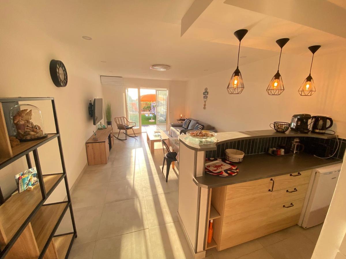 Somptueux Appartement Renove En Bord De Mer Сикс-Фор-ле-Плаж Екстериор снимка