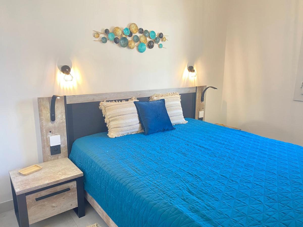 Somptueux Appartement Renove En Bord De Mer Сикс-Фор-ле-Плаж Екстериор снимка