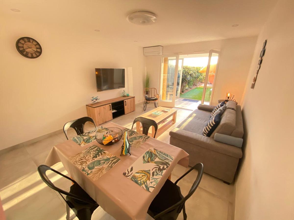 Somptueux Appartement Renove En Bord De Mer Сикс-Фор-ле-Плаж Екстериор снимка