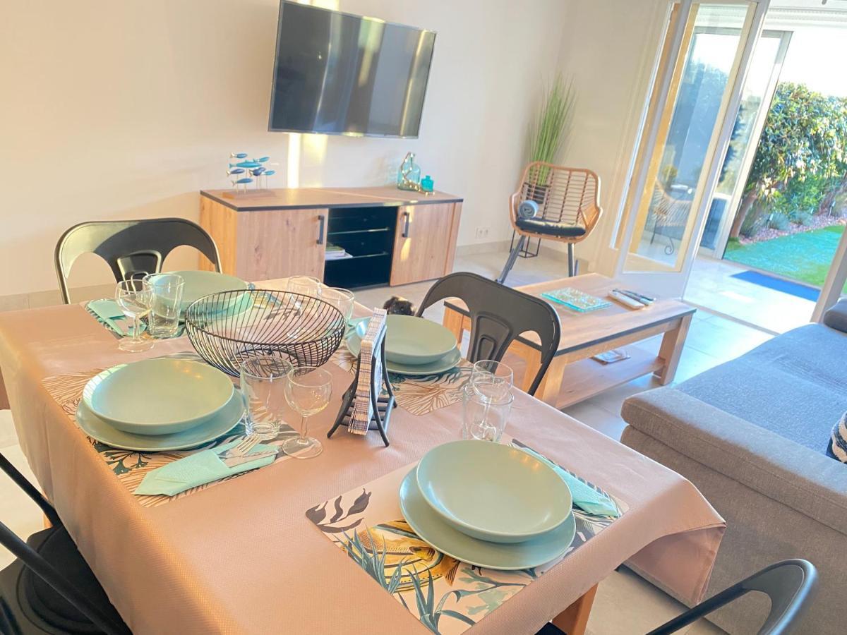 Somptueux Appartement Renove En Bord De Mer Сикс-Фор-ле-Плаж Екстериор снимка