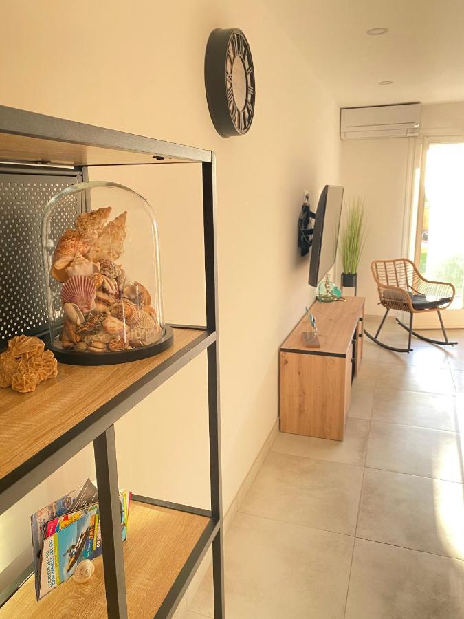 Somptueux Appartement Renove En Bord De Mer Сикс-Фор-ле-Плаж Екстериор снимка