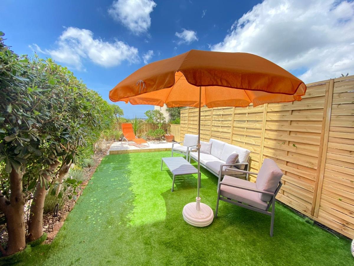 Somptueux Appartement Renove En Bord De Mer Сикс-Фор-ле-Плаж Екстериор снимка